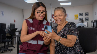 LANZA PILARES CAMPAÑA “RECONECTA TU VIDA” PARA AUTONOMÍA DIGITAL DE ADULTOS MAYORES